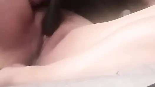 Vibratörle kadın mastürbasyonu