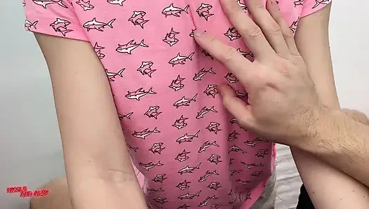 Подруга лучшего друга мастурбирует мой член на балконе