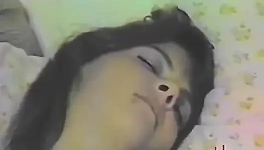 Amateurin fickt sich mit ihren spielsachen