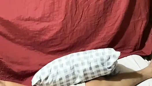 Üvey kız kardeşi kardeşinin poposunu bıçakladı!