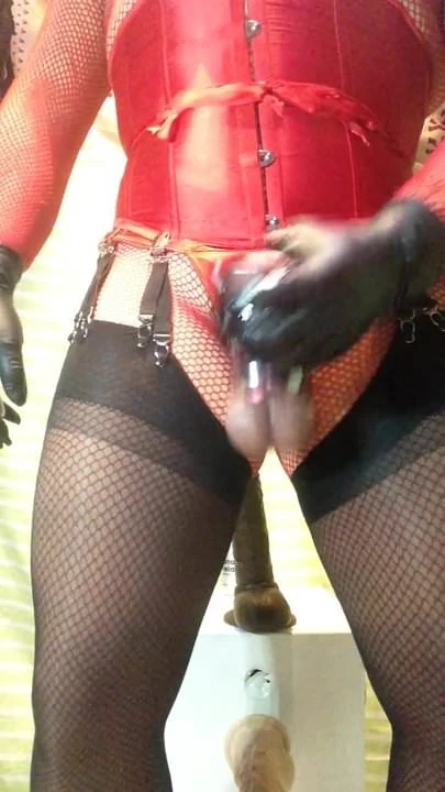Sissy bitch does a good masturbation