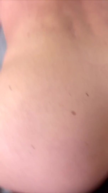 Momento iconico da "Sono stato oscurato e coperto di sborra da un enorme bbc !!"