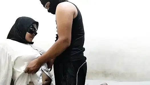 Guru jilbab menjadi liar di entot dari belakang