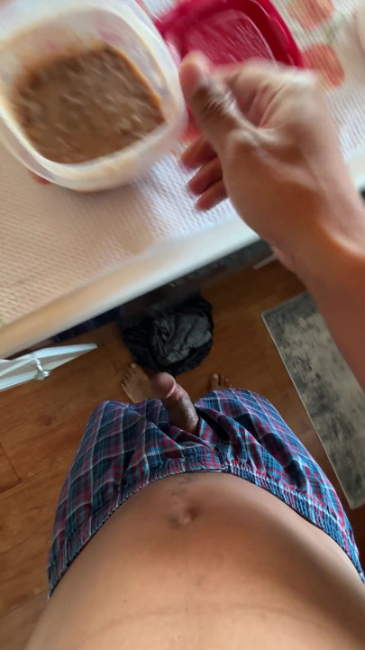 Thesubjojo - özel krem sosla öğle yemeği yapıyor