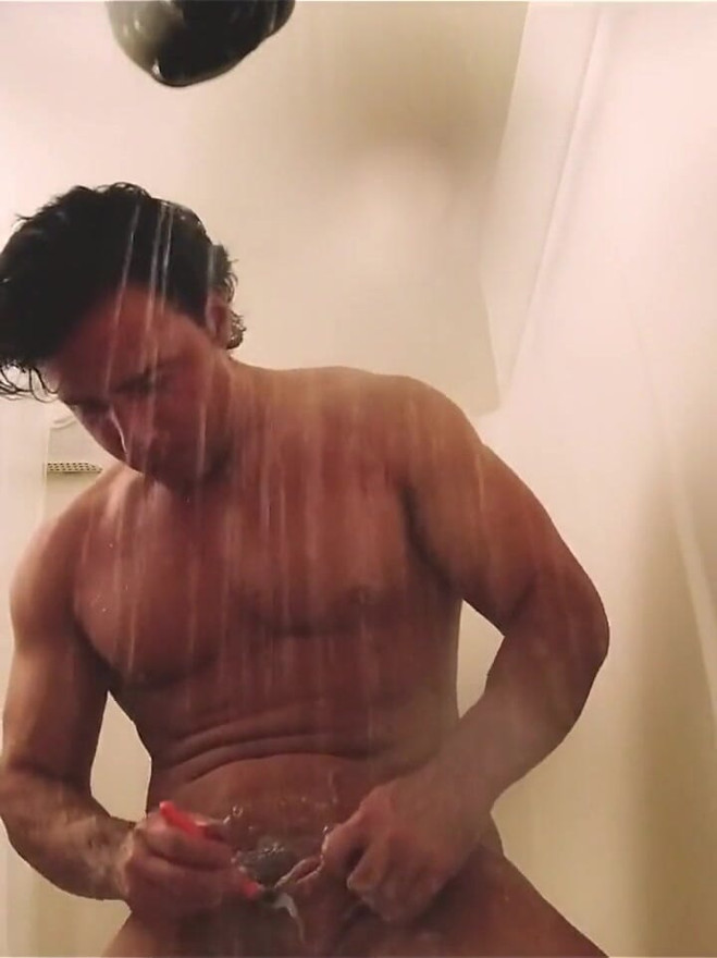 Watch Me Shave My Pussy
