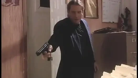 Büyük memeli şehvetli sarışın masada amını siktiriyor