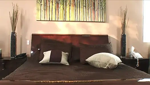 Junges mädchen und große leidenschaft für großen schwanz