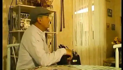 Çok uysal ve sürtük bir evde bakım asistanı!