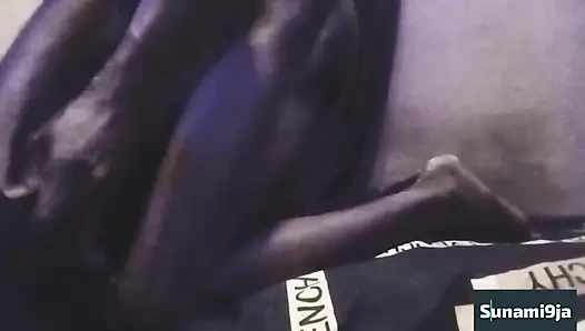 Yan odada komşu bileşik adamla sikişiyor