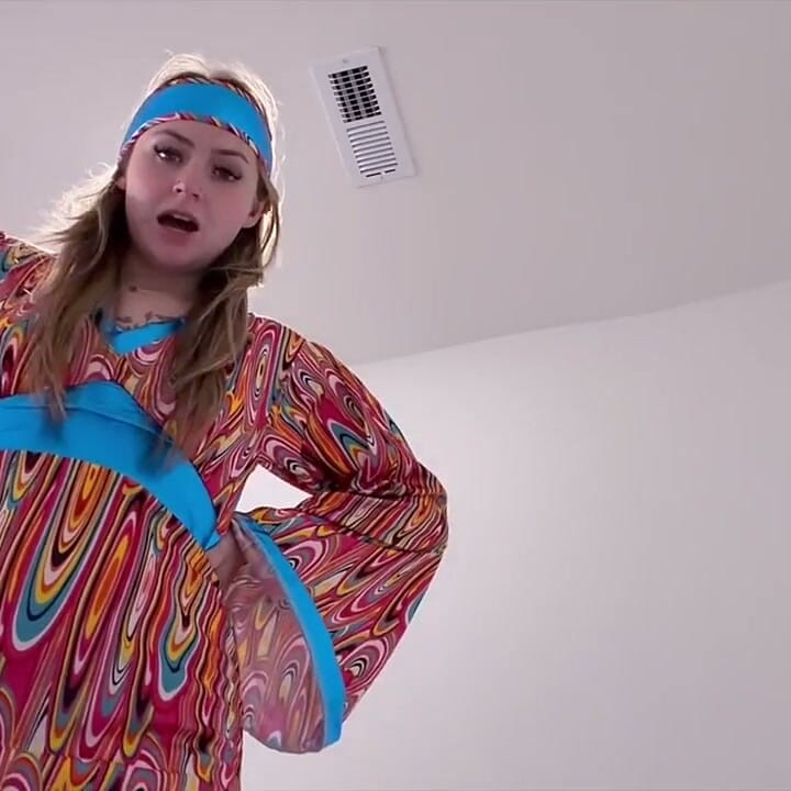 London Evans' Groovy '60s Giantess Domination 4K-pov Shrinking Fantasy Awaits!
