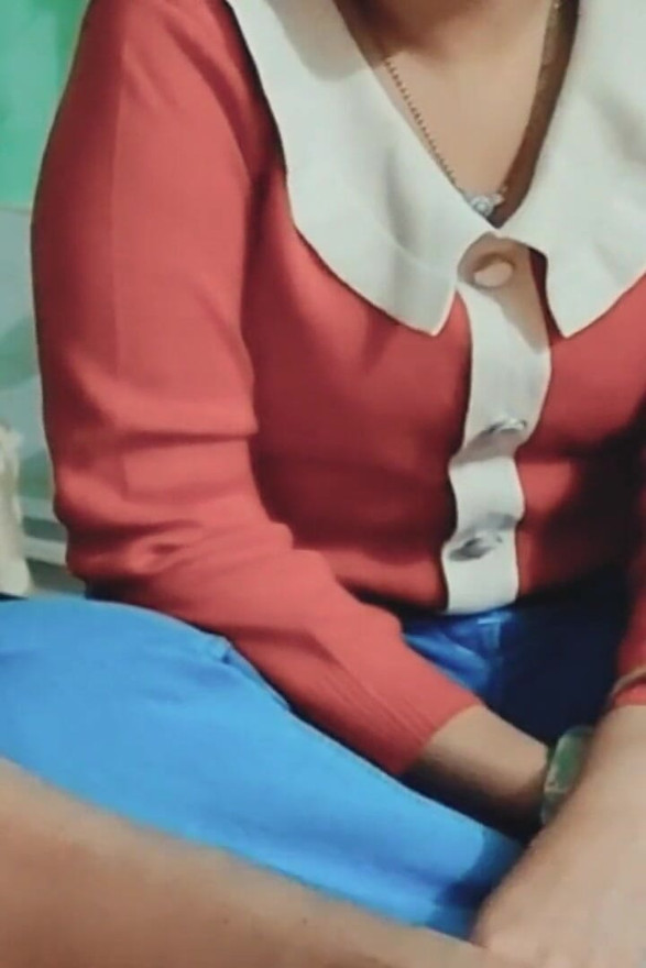 Dever Bhabhi Alone in Room Full Enjoy with Dirty Talk