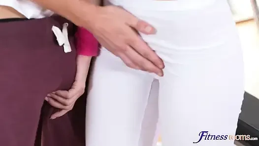 Fitnessräume - Es ist Miky Loves letzte Privatsession mit ihrem Trainer, Jack Wilson