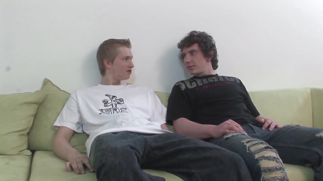Exclusive video Bareback: Hot facial for this very horny gay slut
