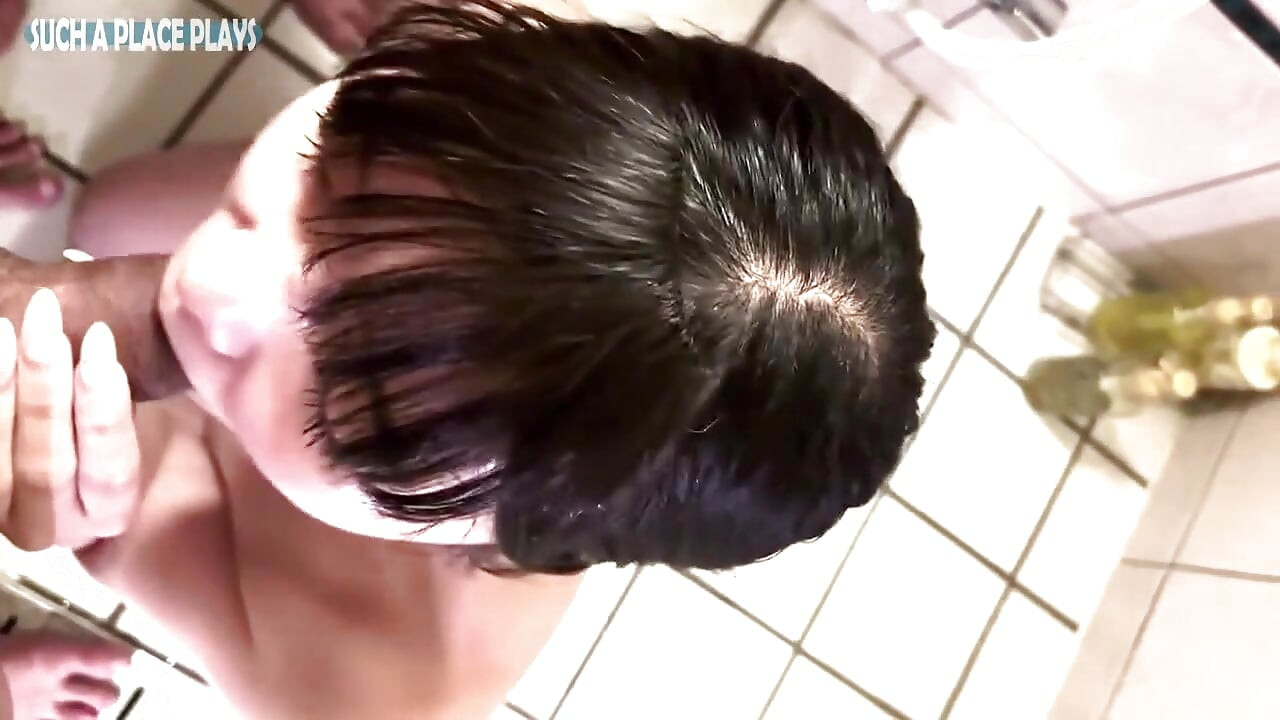 Pribadi lagi asik twist, momen istri orang yang nggak terduga waktu lagi mandi