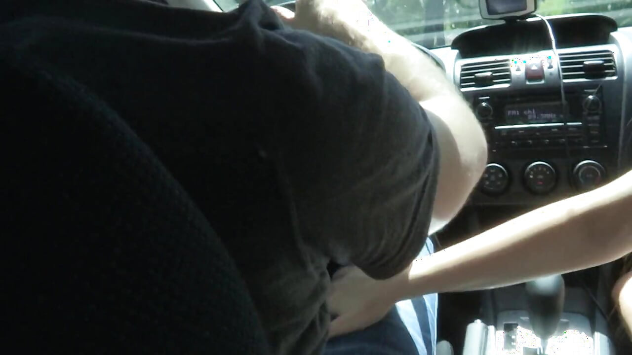 Молода повія лежить, щоб взяти член ззаду