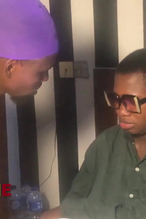 Een blinde dame helpen, maar ik profiteerde nog steeds van de hulp die ik verleende