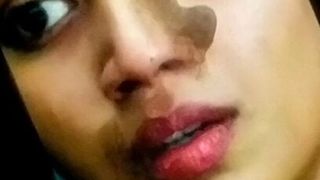 Nivetha Pethuraj hete politiehoer sperma ontploffing van oud monster