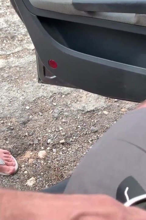 即使在開車時，我的朋友的雞巴也上癮了