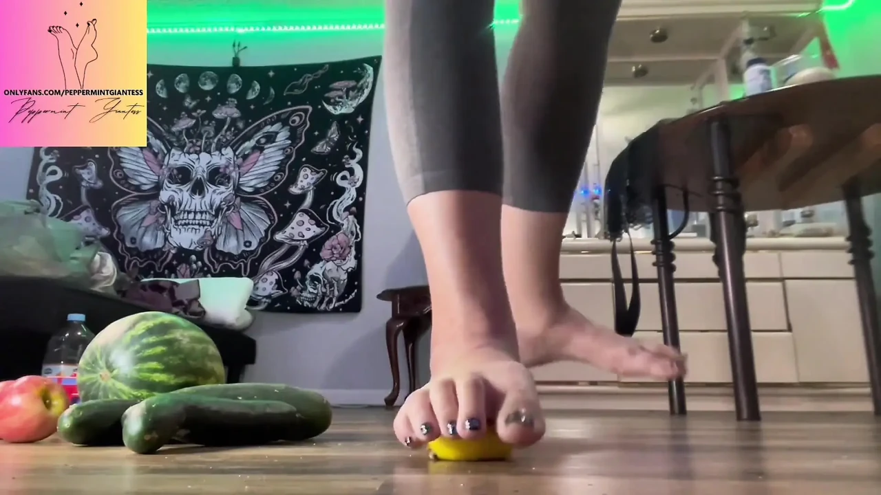 Size 16 Barefoot Fruit Crush Giantess Destruction