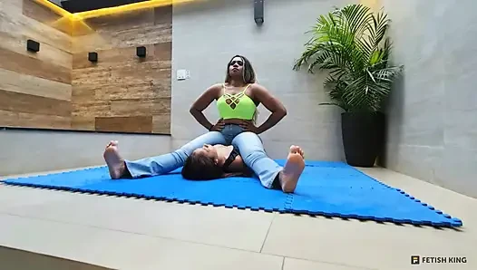 Chest Sitting - Strong Legs and Muscles Lebian Fight Girls