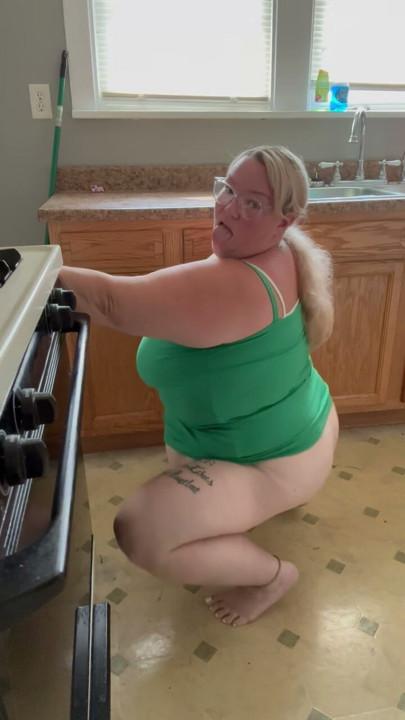 Twerking in the kitchen