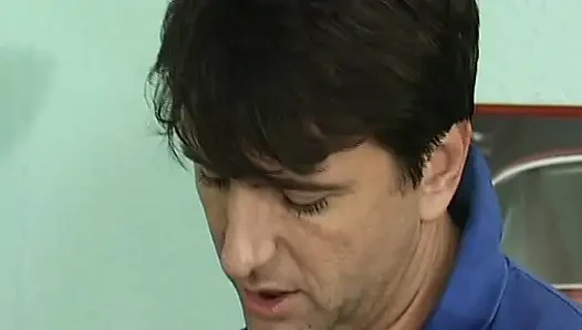 Çarpıcı Alman bebek ateşli işeme eyleminin ardından yarak emiyor