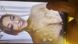 Éjaculation massive pour les gros seins laiteux de Megan McCarthys