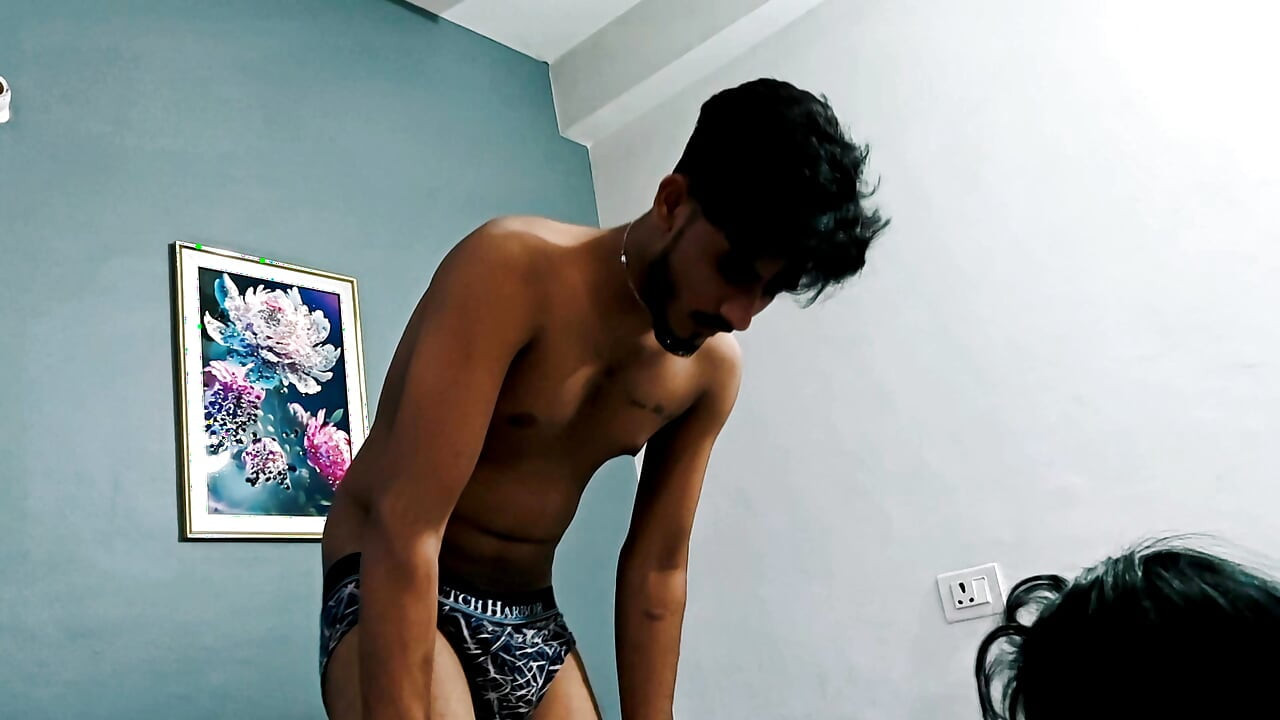 Desi Asian Video Brother-in-law had sex with sister-in-law in a hotel. Fuck har Pussy