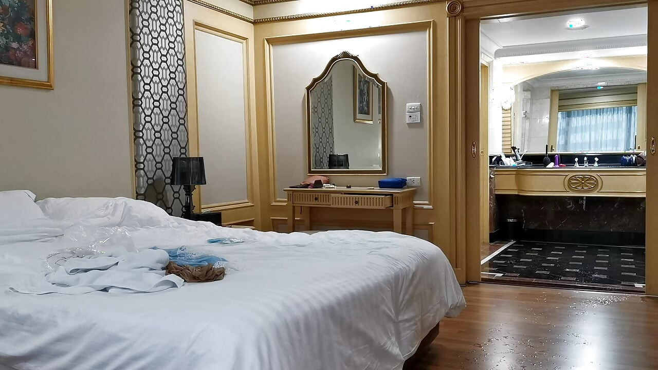 Sissy Slut Michelle Morning Wake-up in Bangkok Hotel and Web Show