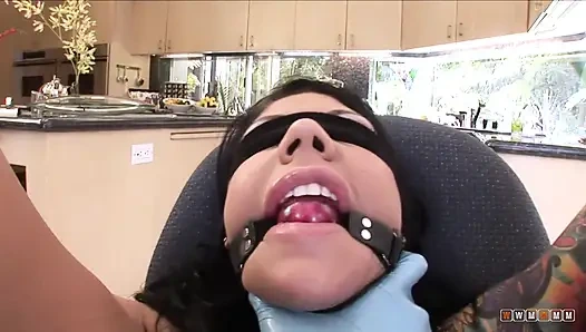 Mason Monroe удивляет большой черный член внутри ее задницы