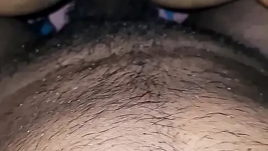 Küçük yarak vajinanın derinliklerine inmiyor ve orgazm getirmiyor