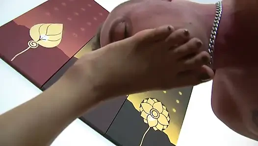 Memek berbulu pelacur asia ini dientot habis-habisan sama kontol besar