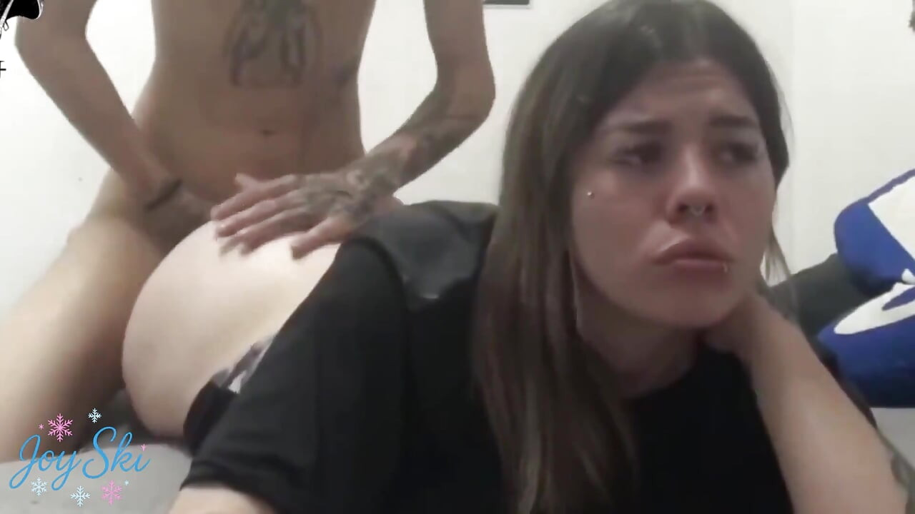 Le coup anal fait croiser la jolie