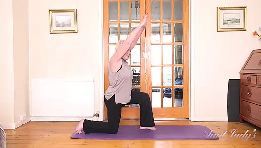 Auntjudys - tante semok bu amy - latihan yoga nakal