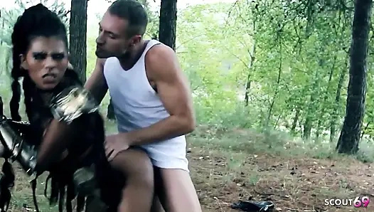 Горячую косплей милфу Yoha трахнул на улице в тугую киску большой член