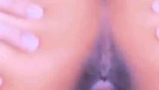 Dia menunggangi perlindungan tanpa kondek