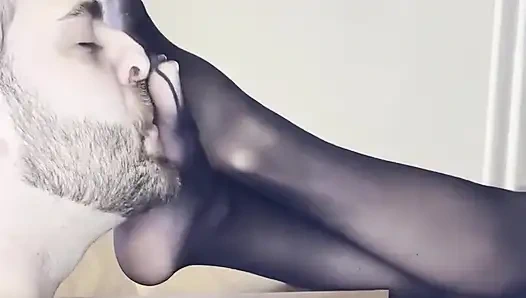 Addicted to Valerias Feet - Nylon Foot Worship (part 1)