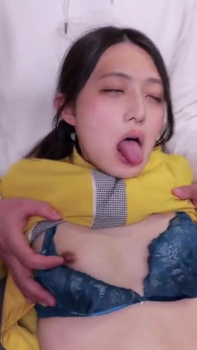 Part 1 The Married Woman Part Who Messes Up The Bar Is Always On The Verge And Is On The Verge Of Fire! Just then, a big mess of a large number of condom orders! ? The married woman part-timer, who has no more left, struggles to sell out the condom! | Clip 2