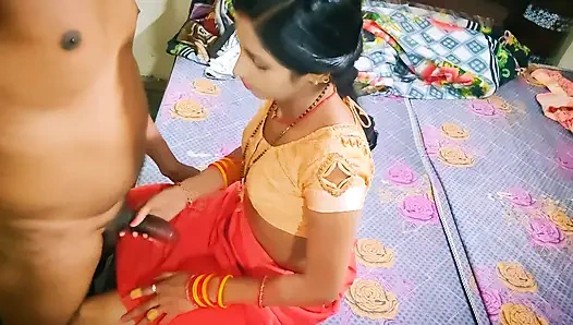 Ateşli Hintli evli kadın kocasının en iyi arkadaşı tarafından sikiliyor Hintçe ses kaydı