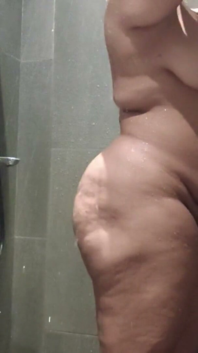 Candid Camera Peeking at a hot BBW wife while she’s taking a shower. | Clip 2