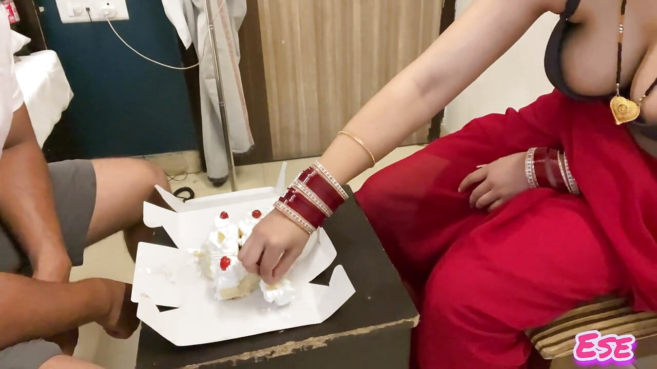 Seks met Bhabhi op haar verjaardag