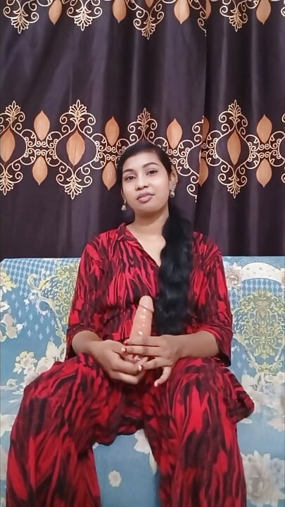 Beautiful alone gril showing her pussy finger in Creampie