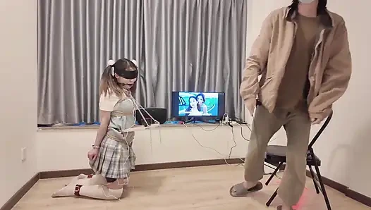 Hs021-okul üniformalı Asyalı kız disipline edildi