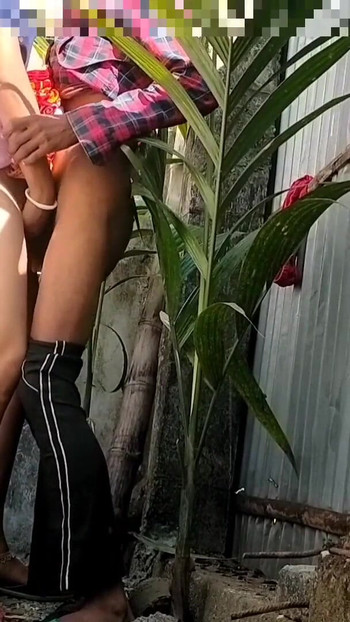 Uzbudljiv trenutak iz "Sonali Sex In Outdoor In Hard (službeni video Villagesex91 )"
