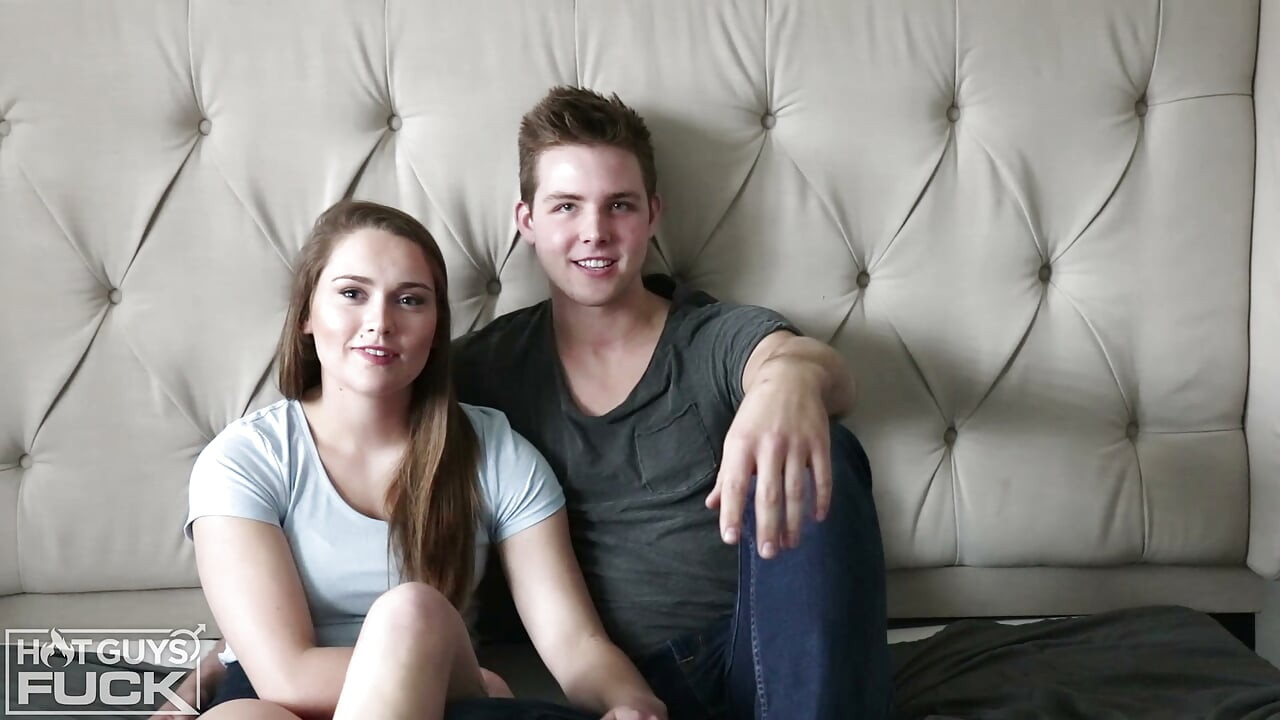 Si pejantan jangkung brady corbin lagi asik ngentot sama cewek bertato danielle land