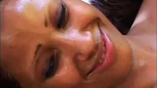 Siyah ve beyaz kıllı amcık sikişi... Memelere boşalma