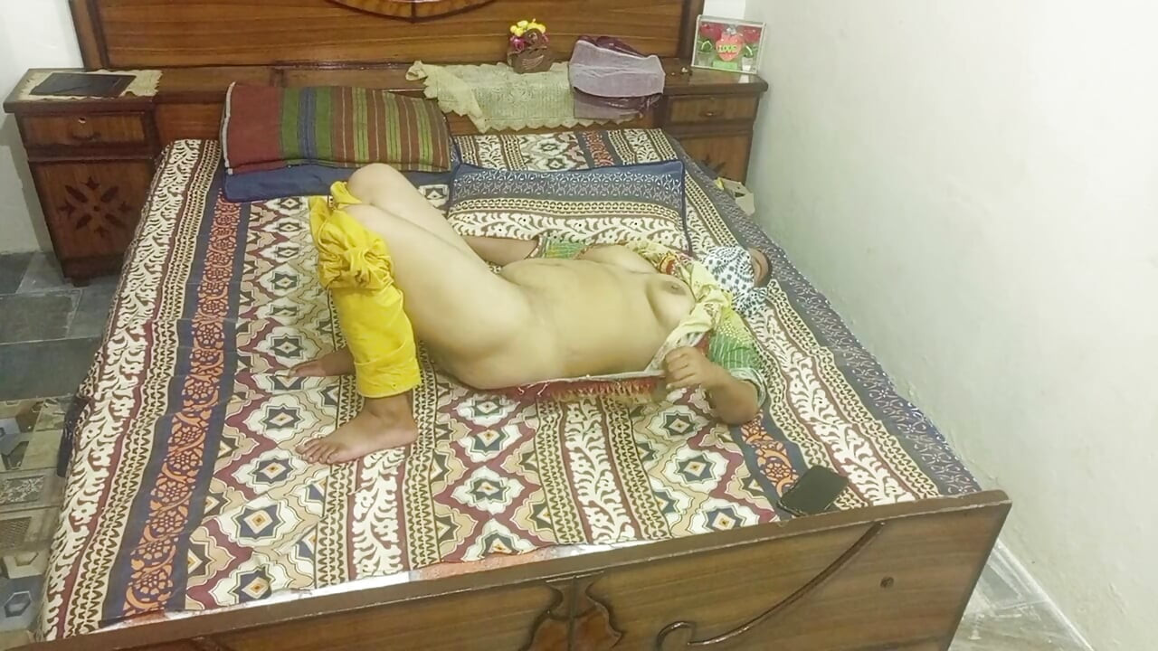 Bhabhi and devar alone in home full hard sex