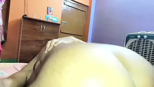 Momen tengah malam sama ibu tiriku yang lagi sange