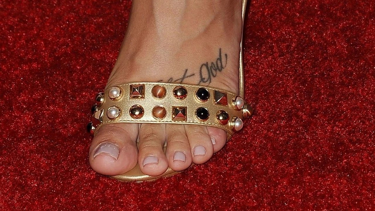 DEMI LOVATO HIGH HEELS