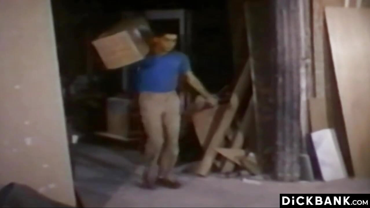Muscular Gay Gets An Incredible Bareback After Blowjob